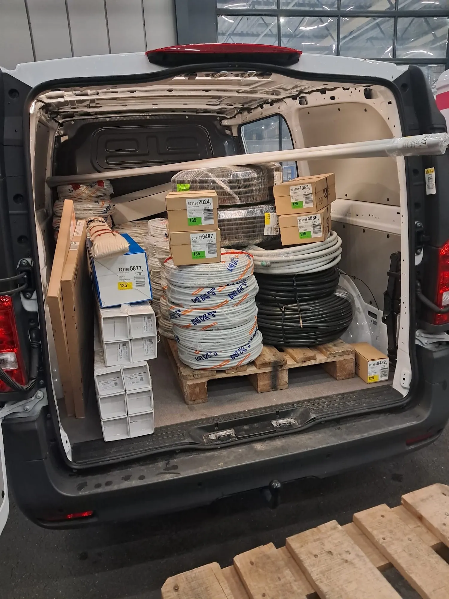 Innenansicht Transporter mit Baumaterial